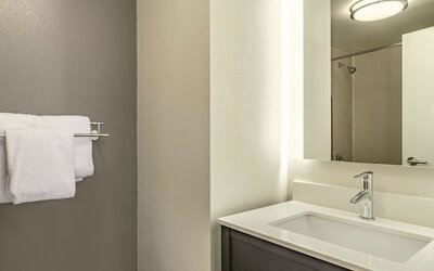 La Quinta Inn & Suites by Wyndham Warwick Providence Airport