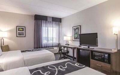 La Quinta Inn & Suites by Wyndham Warwick Providence Airport