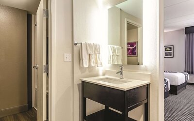 La Quinta Inn & Suites by Wyndham Warwick Providence Airport