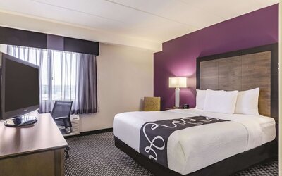 La Quinta Inn & Suites by Wyndham Warwick Providence Airport