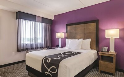 La Quinta Inn & Suites by Wyndham Warwick Providence Airport
