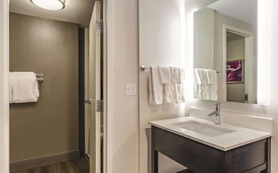La Quinta Inn & Suites by Wyndham Warwick Providence Airport