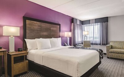 La Quinta Inn & Suites by Wyndham Warwick Providence Airport