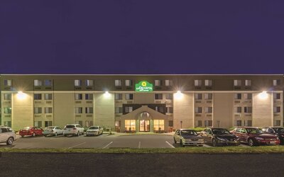 La Quinta Inn & Suites by Wyndham Warwick Providence Airport