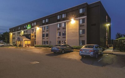 La Quinta Inn & Suites by Wyndham Warwick Providence Airport