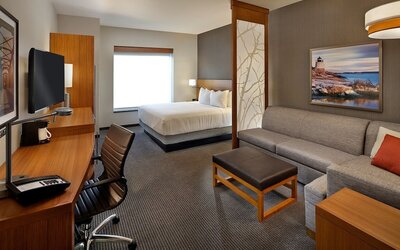 Hyatt Place Warwick / Providence Airport