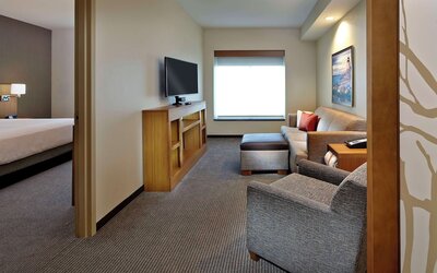 Hyatt Place Warwick / Providence Airport