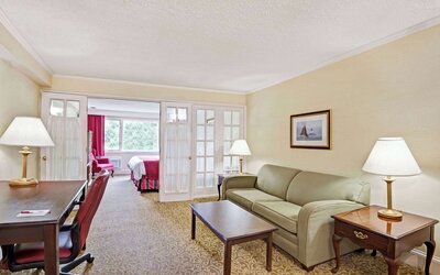 Ramada by Wyndham Seekonk Providence Area