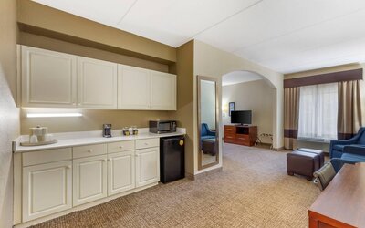 Comfort Suites Regency Park