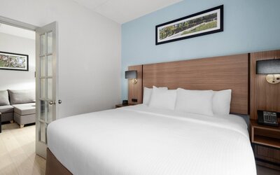 La Quinta Inn & Suites by Wyndham Raleigh Cary