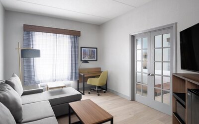 La Quinta Inn & Suites by Wyndham Raleigh Cary