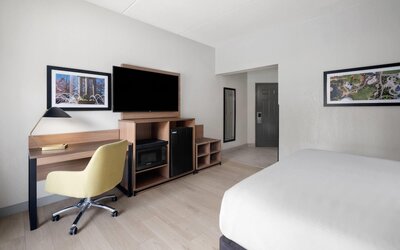 La Quinta Inn & Suites by Wyndham Raleigh Cary