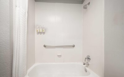La Quinta Inn & Suites by Wyndham Raleigh Cary