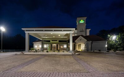 La Quinta Inn & Suites by Wyndham Raleigh Cary