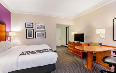 La Quinta Inn & Suites by Wyndham Raleigh Durham Intl AP