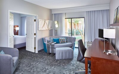 Deluxe Room, 1 King Bed with Sofa bed