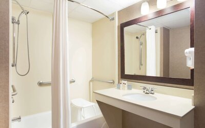 Wingate by Wyndham Raleigh South / Garner