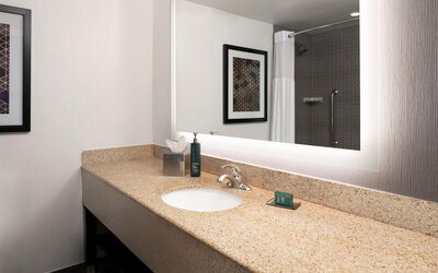 DoubleTree by Hilton Richmond - Midlothian