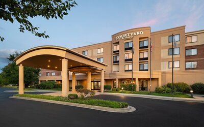 Courtyard by Marriott Richmond North