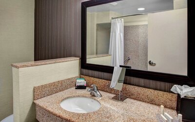 Courtyard by Marriott Richmond North