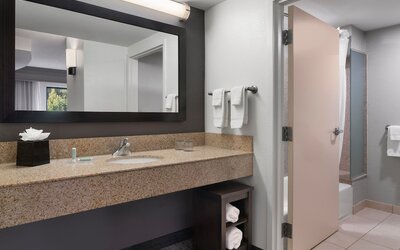 Courtyard by Marriott Richmond North