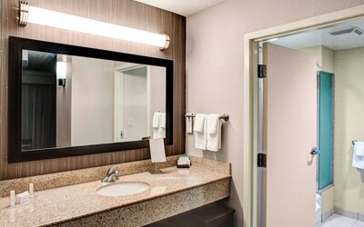 Courtyard by Marriott Richmond North
