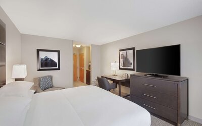 DoubleTree by Hilton Richmond Airport