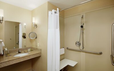 DoubleTree by Hilton Richmond Airport