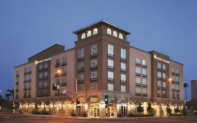Hyatt Place Riverside Downtown