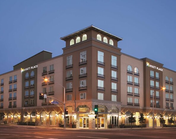 Hyatt Place Riverside Downtown