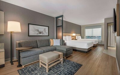 Hyatt Place Riverside Downtown