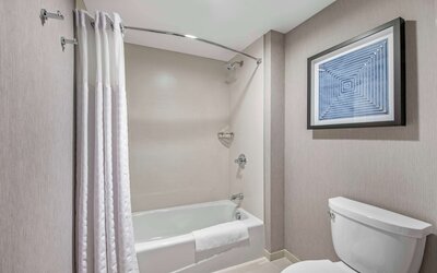 Hyatt Place Riverside Downtown