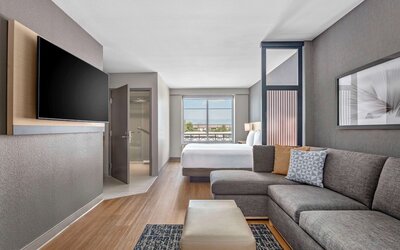 Hyatt Place Riverside Downtown