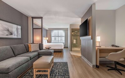 Hyatt Place Riverside Downtown