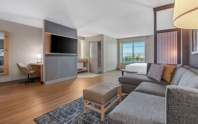 Hyatt Place Riverside Downtown