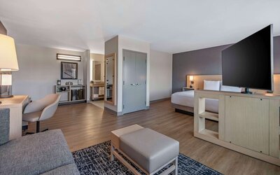 Hyatt Place Riverside Downtown