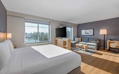 Hyatt Place Riverside Downtown