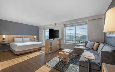 Hyatt Place Riverside Downtown