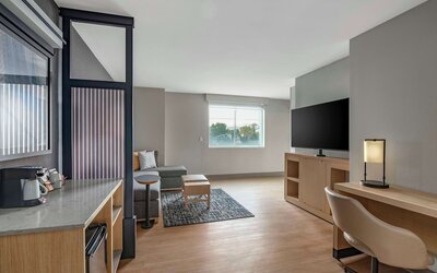 Hyatt Place Riverside Downtown