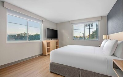 Hyatt Place Riverside Downtown
