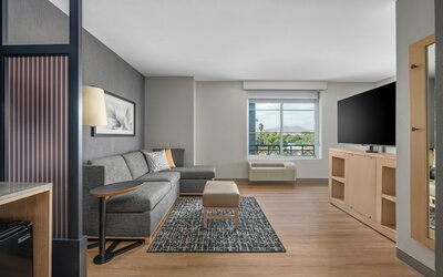 Hyatt Place Riverside Downtown
