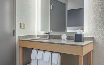 Hyatt Place Riverside Downtown