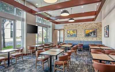 Hyatt Place Riverside Downtown