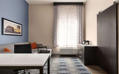 La Quinta Inn & Suites by Wyndham San Bernardino