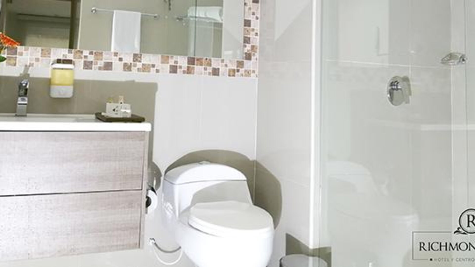 Richmond Suites Hotel y Centro de Negocios