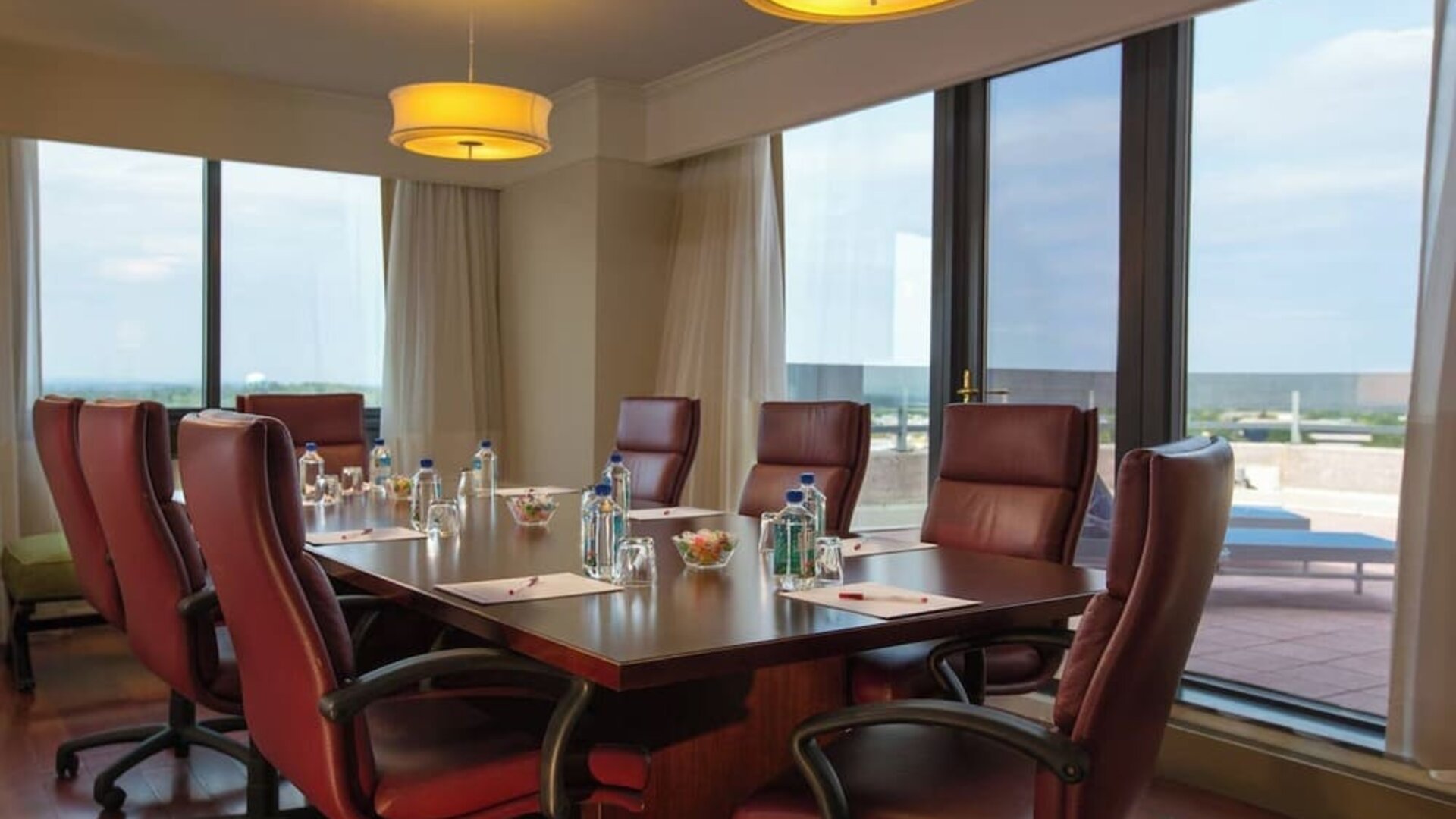 Professional meeting room at Washington Dulles Marriott Suites.