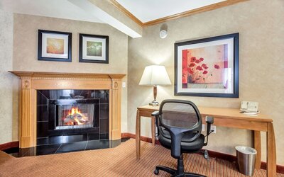 Executive Room, 1 King Bed, Non Smoking (Premium)