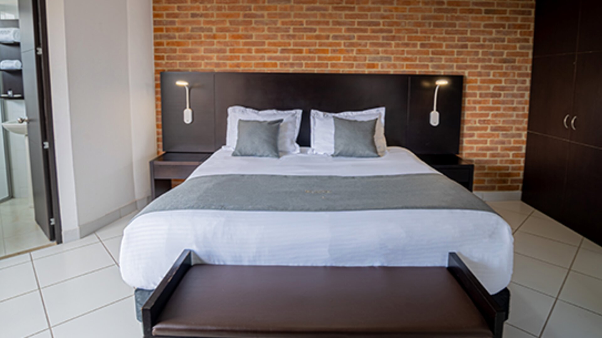 ICON 48 Luxury Apartasuites