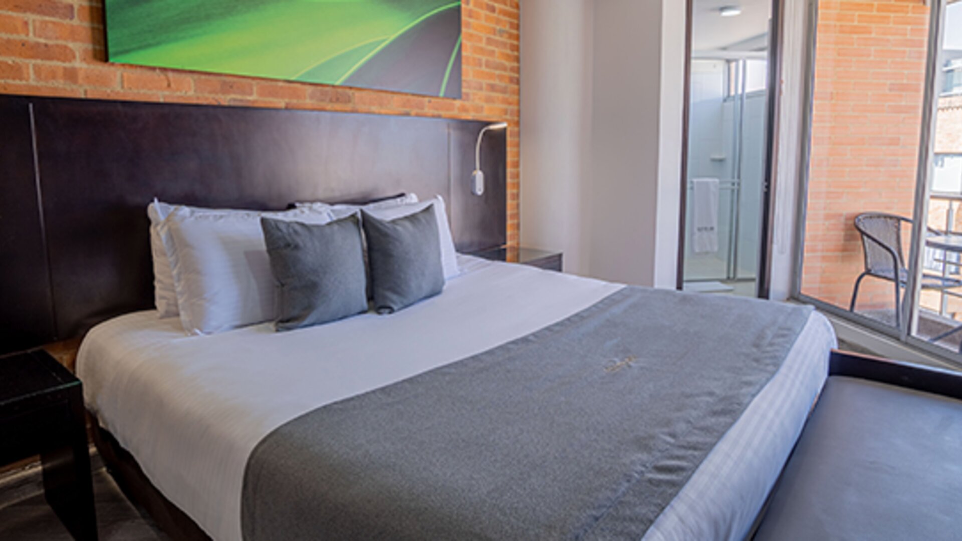 ICON 48 Luxury Apartasuites