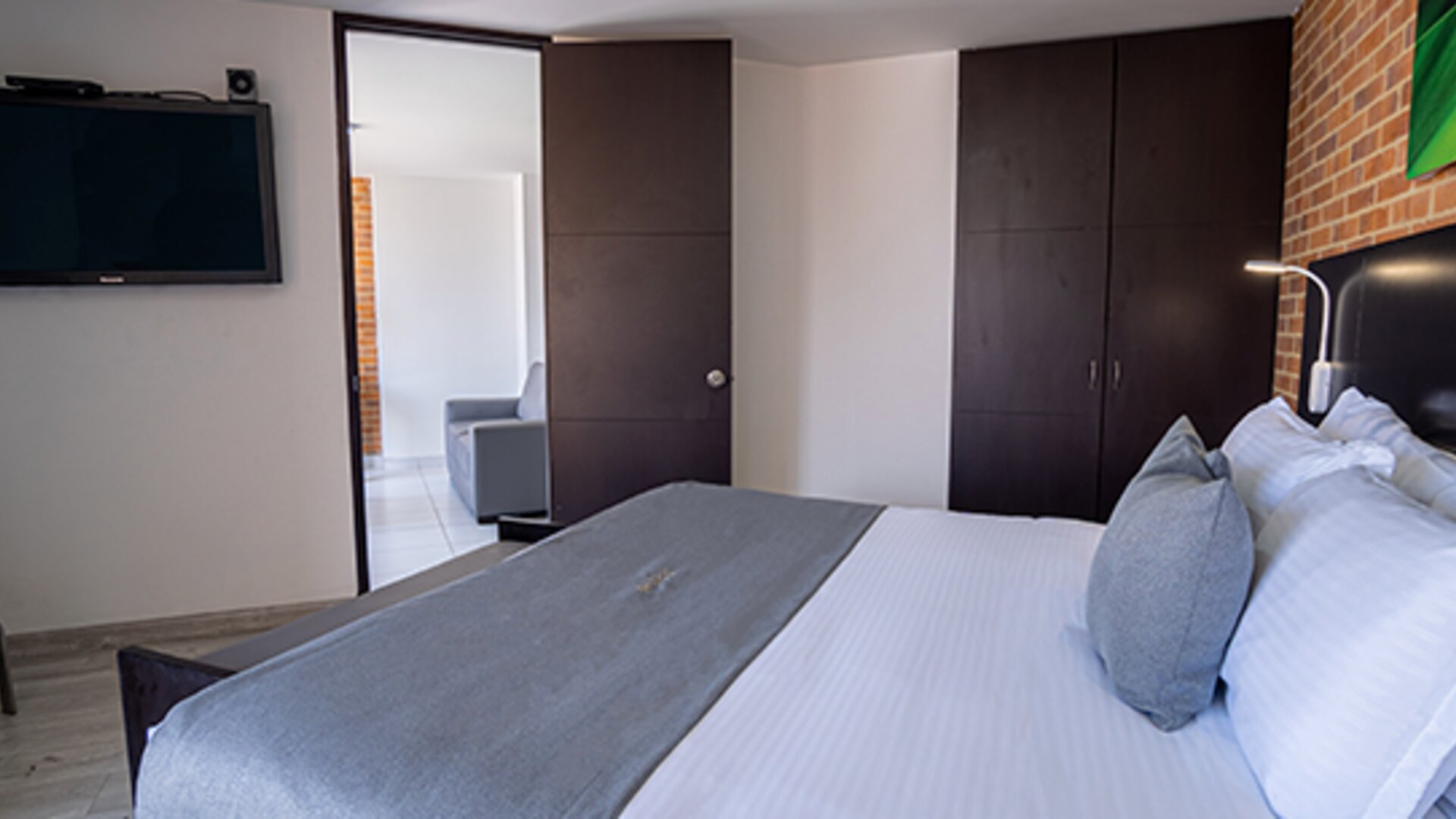 ICON 48 Luxury Apartasuites